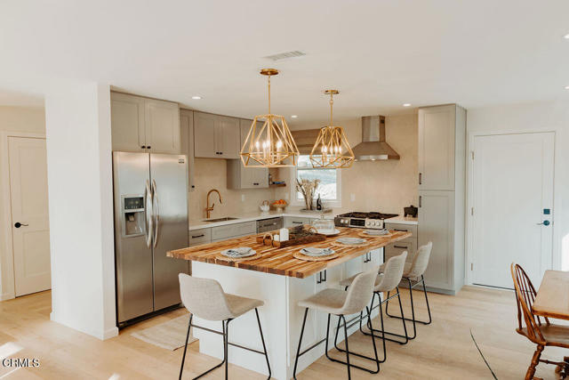 Detail Gallery Image 3 of 18 For 2139 Sunridge Dr, Ventura,  CA 93003 - 3 Beds | 2 Baths