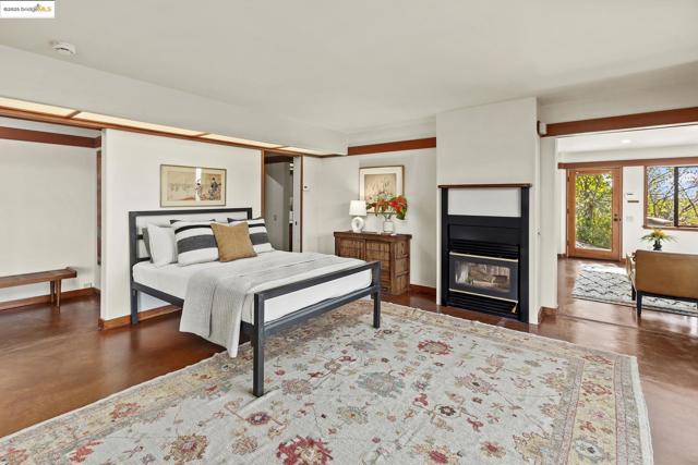 25 Dartmouth Dr, Berkeley CA: https://media.crmls.org/mediaz/42a83051-c947-4cce-9cd5-bbdfaa1fe6b2.jpg