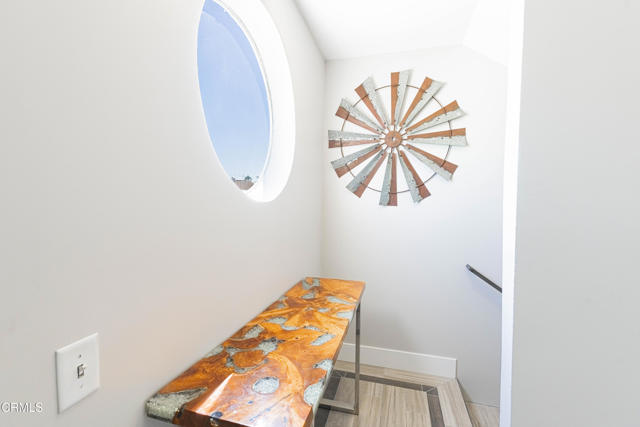 2516 Roosevelt Boulevard, Oxnard CA: https://media.crmls.org/mediaz/42a8d10b-0d8b-4f1f-a63c-ecc69434d155.jpg