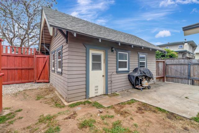 4232 Arden Way, San Diego CA: https://media.crmls.org/mediaz/42a8d58b-06aa-4919-b24a-c715b5f6ea1f.jpg