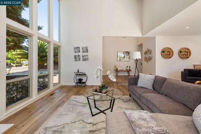 865 El Cerro Blvd, Danville CA: https://media.crmls.org/mediaz/42a8f346-014d-4773-94e9-4f17ea5eddb6.jpg