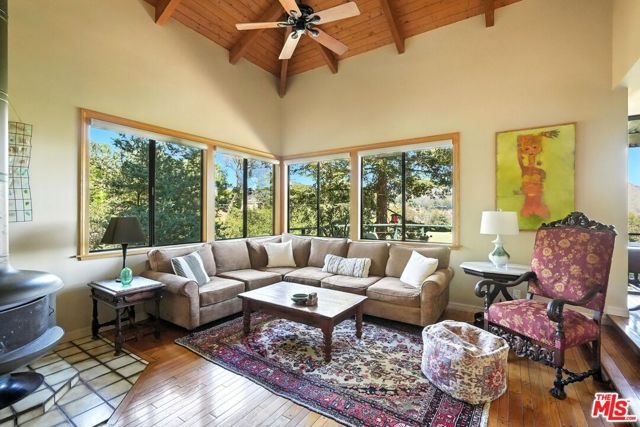 730 Basin Drive, Topanga CA: https://media.crmls.org/mediaz/42a96552-69f3-4098-8693-f0a38d01765d.jpg