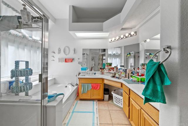 Detail Gallery Image 14 of 34 For 1999 Pecan Tree St, Hemet,  CA 92545 - 4 Beds | 2/1 Baths