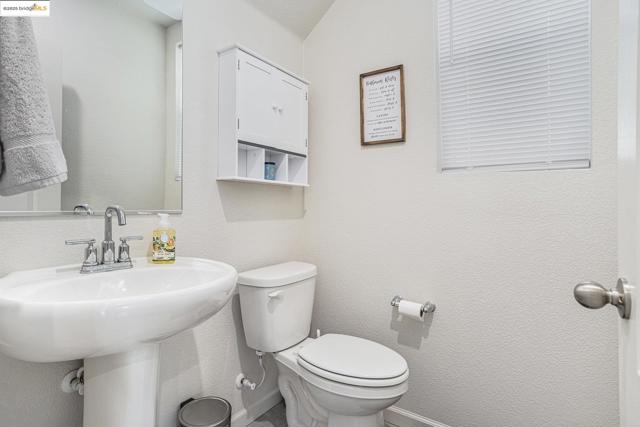 Bathroom with a textured wall