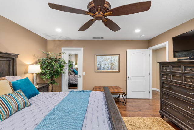 40 Joya Drive, Palm Desert CA: https://media.crmls.org/mediaz/42a9d413-f988-42ce-93e0-1eab4aad7bdd.jpg