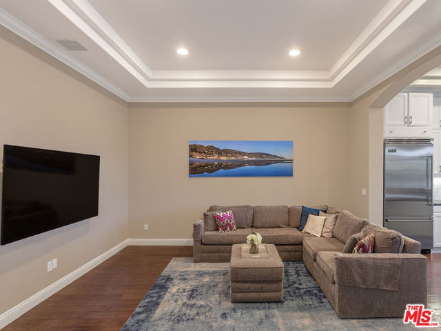 23949 De Ville Way, Malibu CA: https://media.crmls.org/mediaz/42aa08e5-1ce8-4f5b-a0db-2e95a2efc8a3.jpg