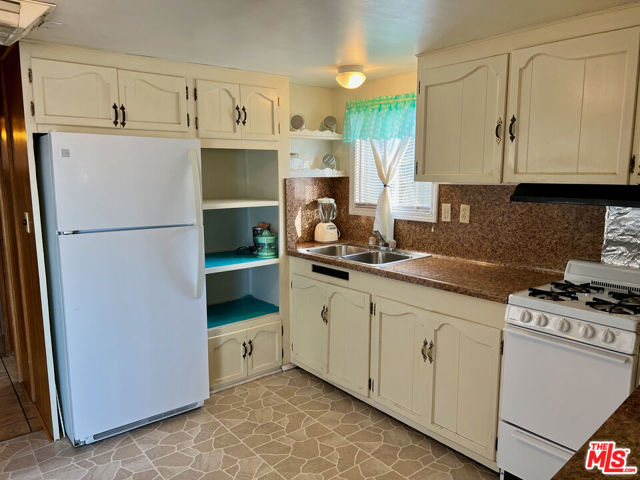 8100 Foothill Blvd, 28 photo 6
