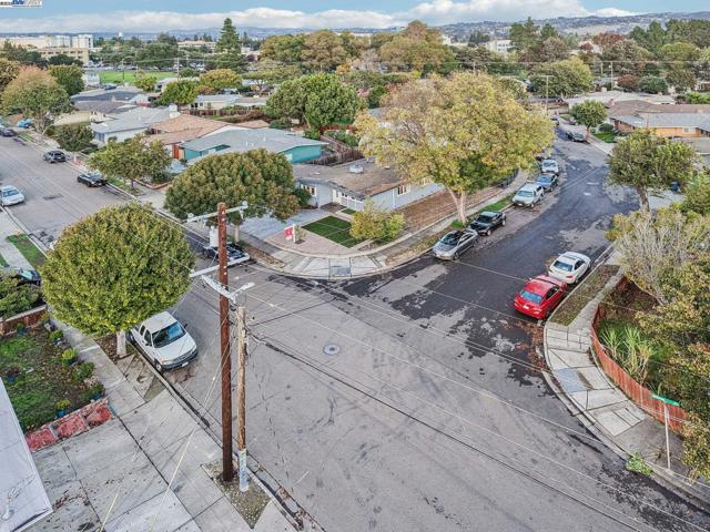 24282 Willimet Way, Hayward CA: https://media.crmls.org/mediaz/42aae25c-3971-45c9-bbc8-60a246a8f230.jpg