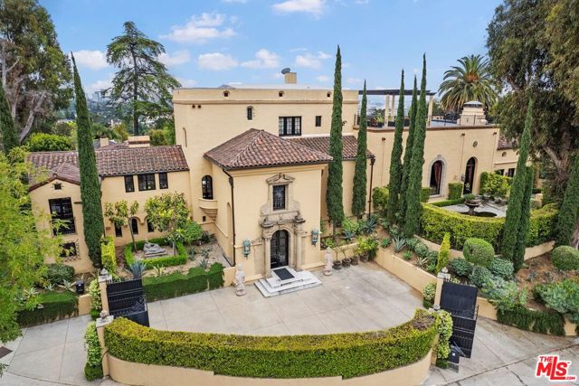 4320 Cedarhurst Circle, Los Angeles CA: https://media.crmls.org/mediaz/42ab11e6-26d3-4b34-b698-ca91e9151150.jpg