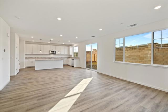 2130 Gladiola Drive, Hollister CA: https://media.crmls.org/mediaz/42ab2900-1c55-47b7-99e3-d7baf80a1326.jpg