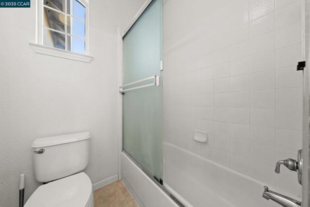 Image 31 of 60 For 868 Deer Spring Cir