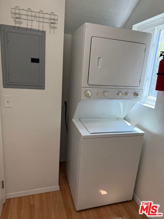 648 N Grand Avenue, Los Angeles CA: https://media.crmls.org/mediaz/42ab3d96-0516-4d53-8534-624806f3dc7f.jpg