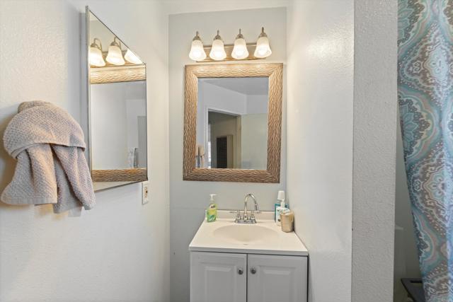 4643 Cherokee Avenue, San Diego CA: https://media.crmls.org/mediaz/42ac1aae-c04e-4666-b715-0aa621a26e35.jpg