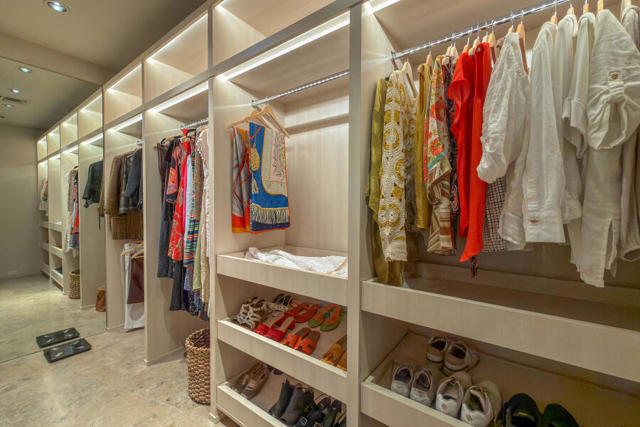 740 N Prescott Drive, Palm Springs CA: https://media.crmls.org/mediaz/42ac6a88-9c81-4805-b6af-f6284432a76f.jpg