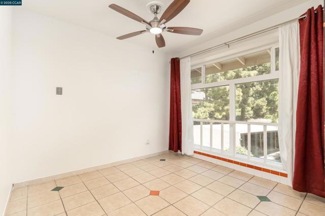 2345 Paloma Ct, Pinole CA: https://media.crmls.org/mediaz/42ac7df6-3879-494d-8f63-608420feb202.jpg