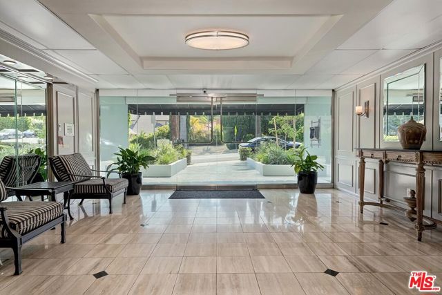 906 N Doheny Drive, West Hollywood CA: https://media.crmls.org/mediaz/42acb563-92fd-423f-860d-7cb44d15661f.jpg