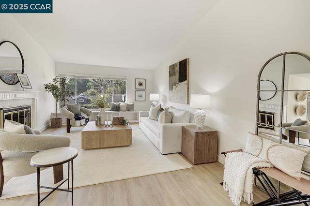 975 Terra California Dr, Walnut Creek CA: https://media.crmls.org/mediaz/42accbe7-3bed-4a59-a78e-afd4868073b7.jpg