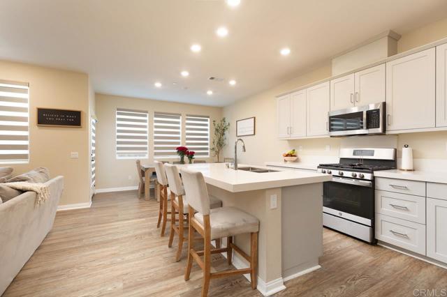 Detail Gallery Image 5 of 27 For 2222 Trevi Cir, Chula Vista,  CA 91913 - 4 Beds | 3 Baths