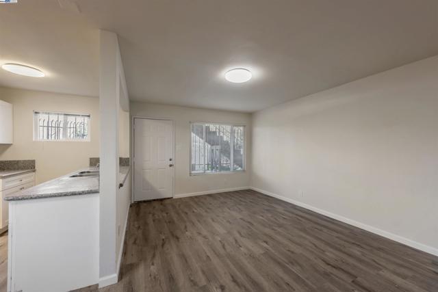 107 Catron Dr, Oakland CA: https://media.crmls.org/mediaz/42ad449d-970e-468d-b927-df77a631cc08.jpg