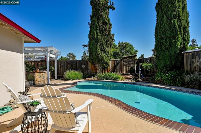 427 Dale Rd, Martinez CA: https://media.crmls.org/mediaz/42ad46aa-a40b-45db-af92-248a860a6227.jpg