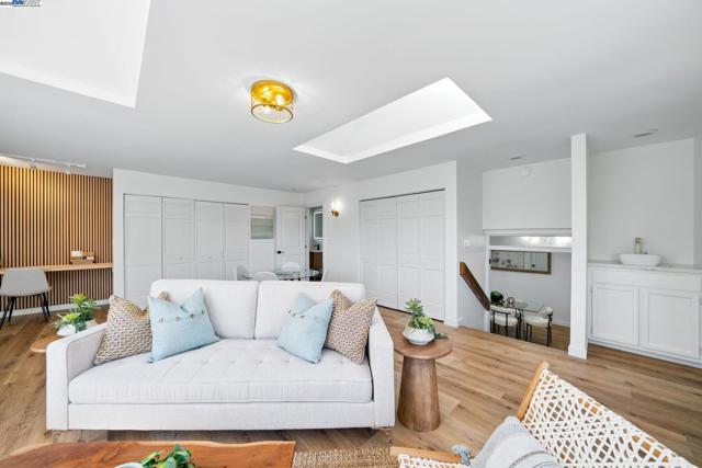 35 San Joaquin Pl, Novato CA: https://media.crmls.org/mediaz/42ad56dd-7e64-4e19-ba27-ba88e4b965b9.jpg