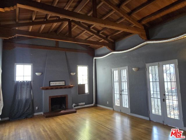 143 S Highland Avenue, Los Angeles CA: https://media.crmls.org/mediaz/42ae2273-6556-4798-9fb9-db67a6405cb7.jpg