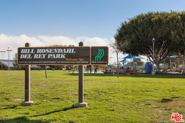 4622 Glencoe Avenue, Marina del Rey CA: https://media.crmls.org/mediaz/42ae2b4d-848a-43c8-8944-071c0e9c8484.jpg