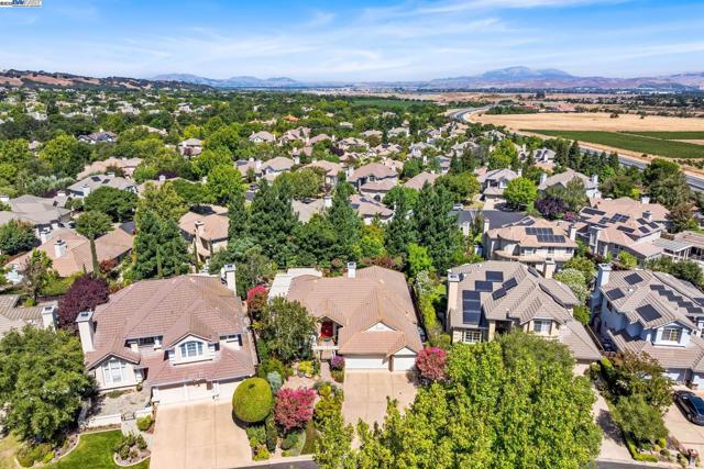 444 Cabonia Ct, Pleasanton CA: https://media.crmls.org/mediaz/42aede88-2d23-480c-8e28-596bd4708dbe.jpg