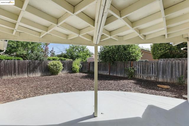 6725 Austin Way, Sacramento CA: https://media.crmls.org/mediaz/42af8d62-6607-4062-9fe6-130a576a449e.jpg