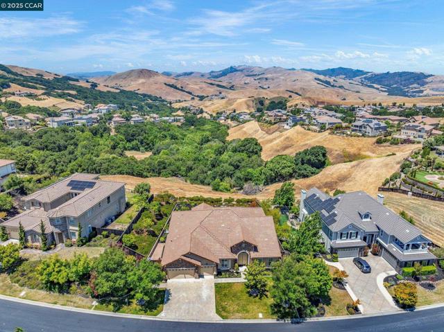 3322 Ashbourne Cir, San Ramon CA: https://media.crmls.org/mediaz/42afb47d-b7a0-4590-9730-565d7e781bd1.jpg