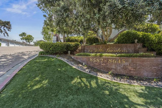 8595 Via Mallorca, La Jolla CA: https://media.crmls.org/mediaz/42aff966-9185-46e5-83bb-85ca0c3ffa2d.jpg