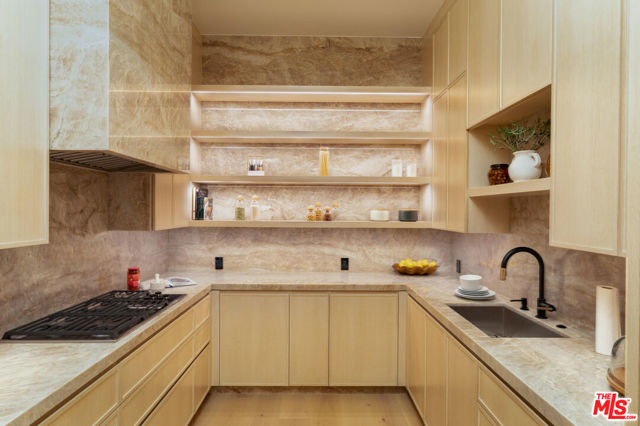 5831 Fitzpatrick Road, Hidden Hills CA: https://media.crmls.org/mediaz/42b02d8e-c8dc-4be0-98d7-9d5227e9bfac.jpg