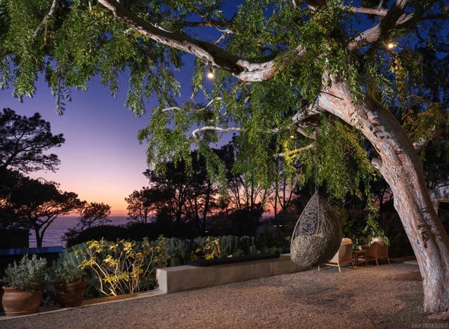 327 Pine Needles Dr, Del Mar CA: https://media.crmls.org/mediaz/42b03408-5e63-490a-bdf0-7201b7b975bf.jpg