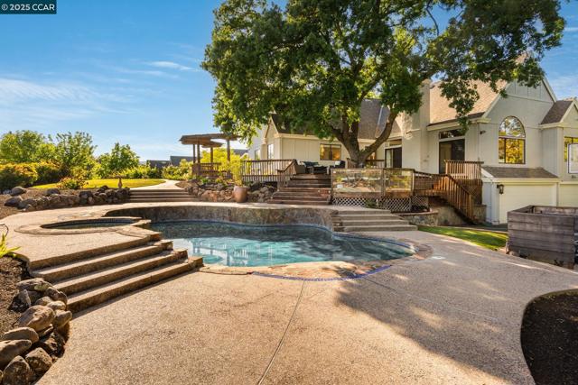 15 Blemer Ct, Danville CA: https://media.crmls.org/mediaz/42b0741d-219c-484f-93f5-62a8a9c86469.jpg