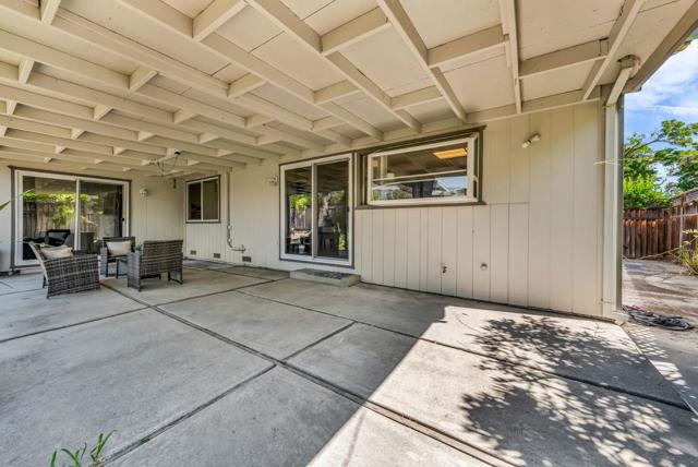 5665 Comanche Drive Drive, San Jose CA: https://media.crmls.org/mediaz/42b099a5-f872-415e-a650-bfc562f1c08a.jpg