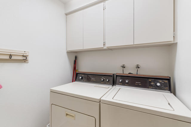 280 Vista Royale W Circle, Palm Desert CA: https://media.crmls.org/mediaz/42b0a90c-0377-438e-abb0-8600f898ff2e.jpg