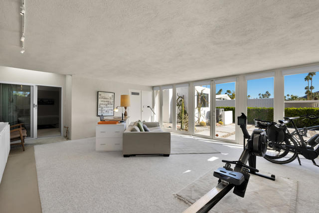 246 E Avenida Granada, Palm Springs, CA 92264