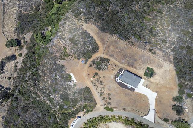 4027 Sumac Summit, Fallbrook CA: https://media.crmls.org/mediaz/42b2c1be-797c-4301-b577-be5594753da6.jpg