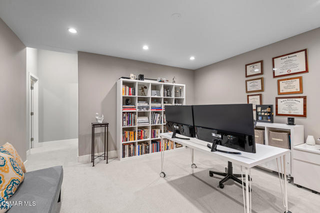 4953 Kilburn Court, Oak Park CA: https://media.crmls.org/mediaz/42b31696-ca4c-45bb-b7ae-14f4c2988952.jpg