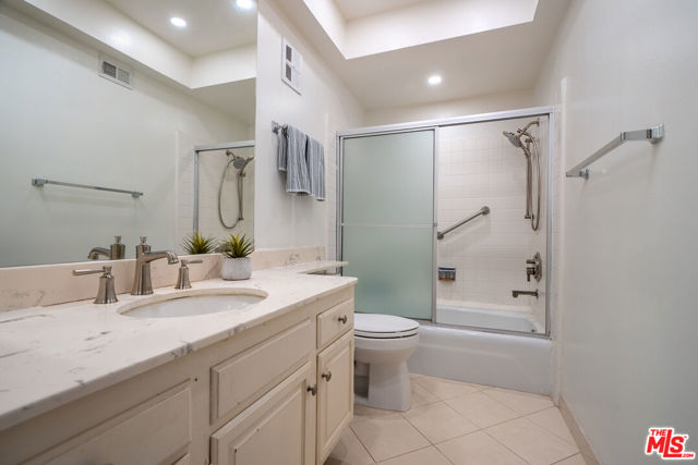 2870 Angelo Drive, Los Angeles CA: https://media.crmls.org/mediaz/42b32749-c526-4106-ae36-43d64061c84a.jpg
