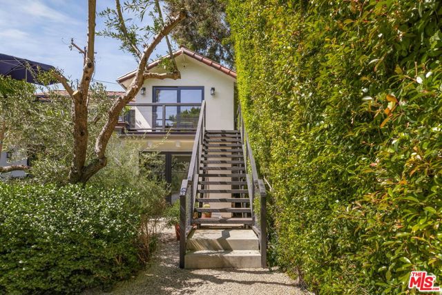 8917 Dorrington Avenue, West Hollywood CA: https://media.crmls.org/mediaz/42b332a4-2838-4386-b53d-d14e8ff87a12.jpg