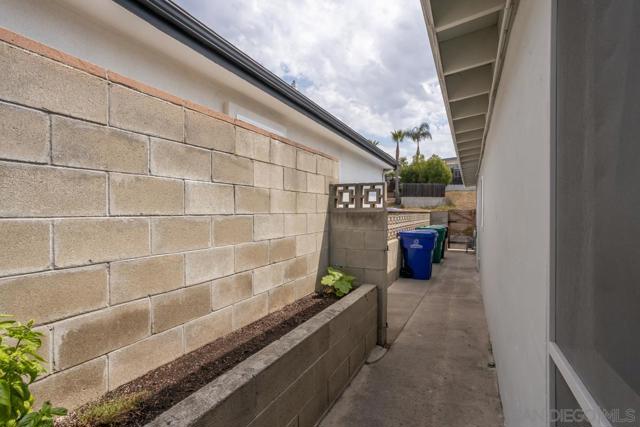 4612 Revillo Way, San Diego CA: https://media.crmls.org/mediaz/42b333d4-cd5d-4ba6-83d0-a050333bce94.jpg