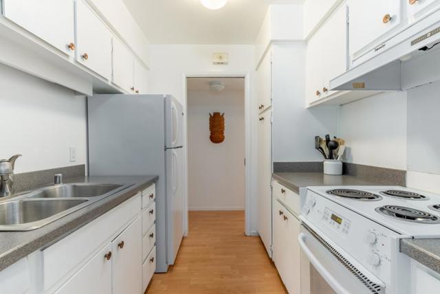 675 Sharon Park Drive, Menlo Park CA: https://media.crmls.org/mediaz/42b33b33-0756-4b53-8d29-344e211e530b.jpg