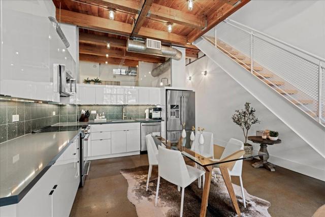 333 Santana Row, San Jose CA: https://media.crmls.org/mediaz/42b443ea-217c-43b1-93ac-0023407c4f77.jpg