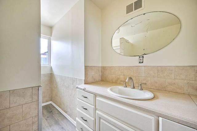 325 Dewey Street, San Diego CA: https://media.crmls.org/mediaz/42b44fed-c34b-4612-9f92-6995b561dda5.jpg