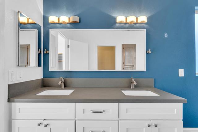 819 15th Street, Oakland CA: https://media.crmls.org/mediaz/42b56123-da87-4cf0-ba8a-772d6e471831.jpg