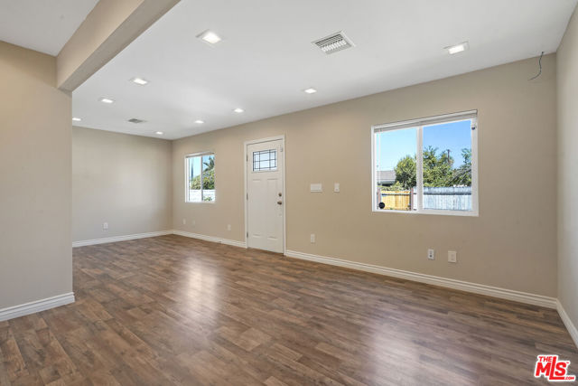 22014 Covello Street, Canoga Park CA: https://media.crmls.org/mediaz/42b5870c-4fb6-423b-86e2-fc3b605c3ef4.jpg