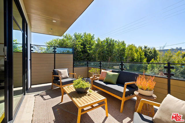 8732 Rangely Avenue, West Hollywood CA: https://media.crmls.org/mediaz/42b5f8c6-bd66-4bd1-9b48-5ad778dff515.jpg