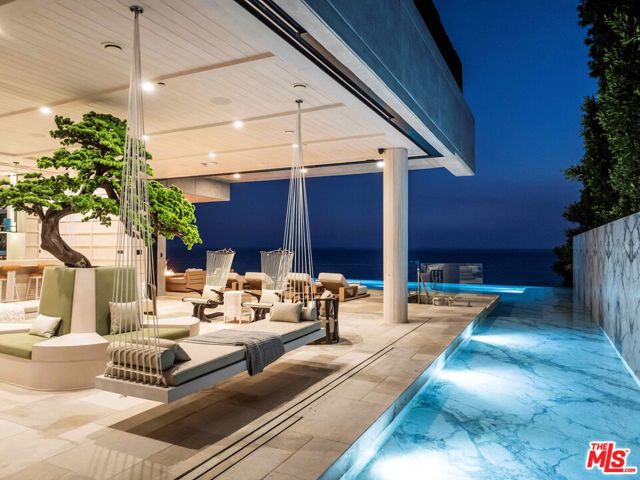 11824 Ellice Street, Malibu CA: https://media.crmls.org/mediaz/42b65d99-4458-416e-9089-120ce7c20433.jpg