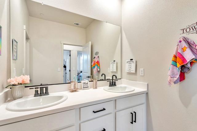 172 Vienna Way, Hollister CA: https://media.crmls.org/mediaz/42b674df-f259-469e-b1a1-843466620abe.jpg